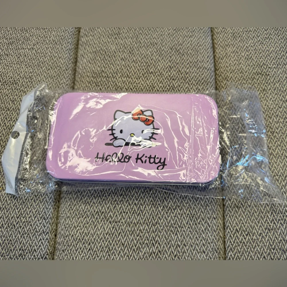 Hello Kitty Makeup Brush Set In Tin Case + Hello Kitty Key Chain and Pen Bundle - Picture 7 of 13